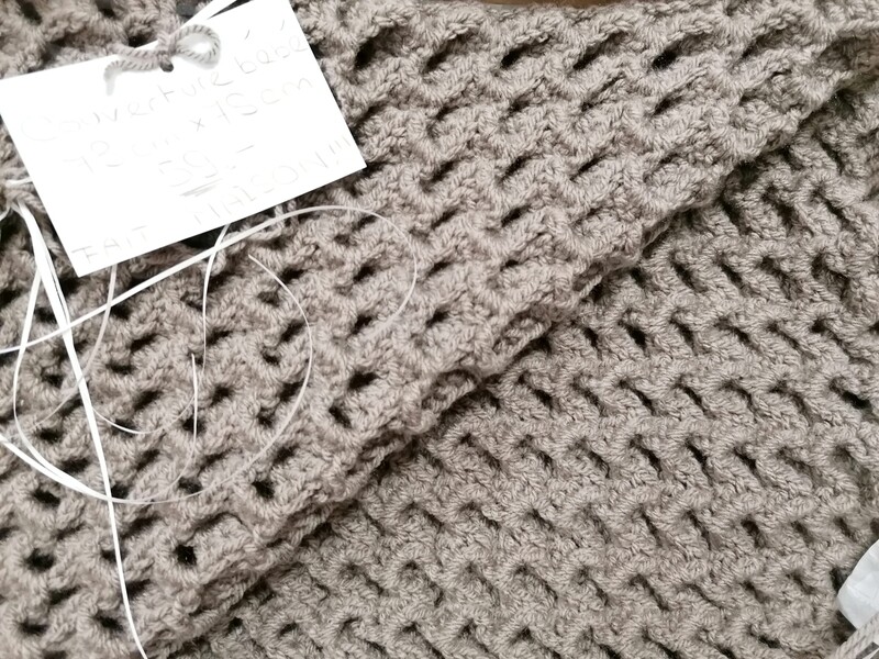 Petite couverture  couleur Stuc Taupe 75cm x 75cm FAIT MAISON !!!