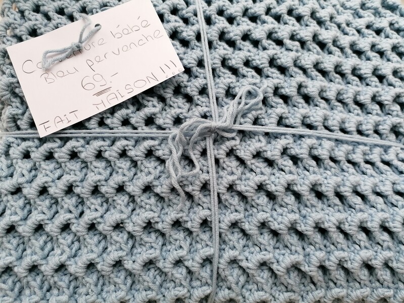 Petite couverture couleur Bleu pervenche FAIT MAISON !!!