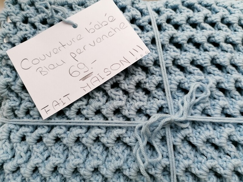 Petite couverture couleur Bleu pervenche FAIT MAISON !!!
