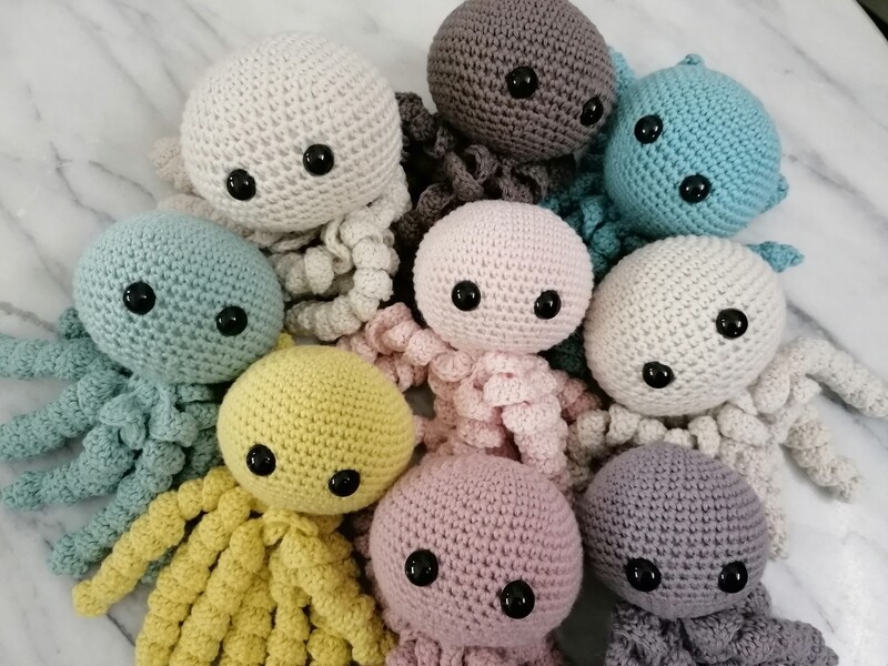Doudou Pieuvre, couleur brun cèdre, avec hochet, FAIT MAISON!!!