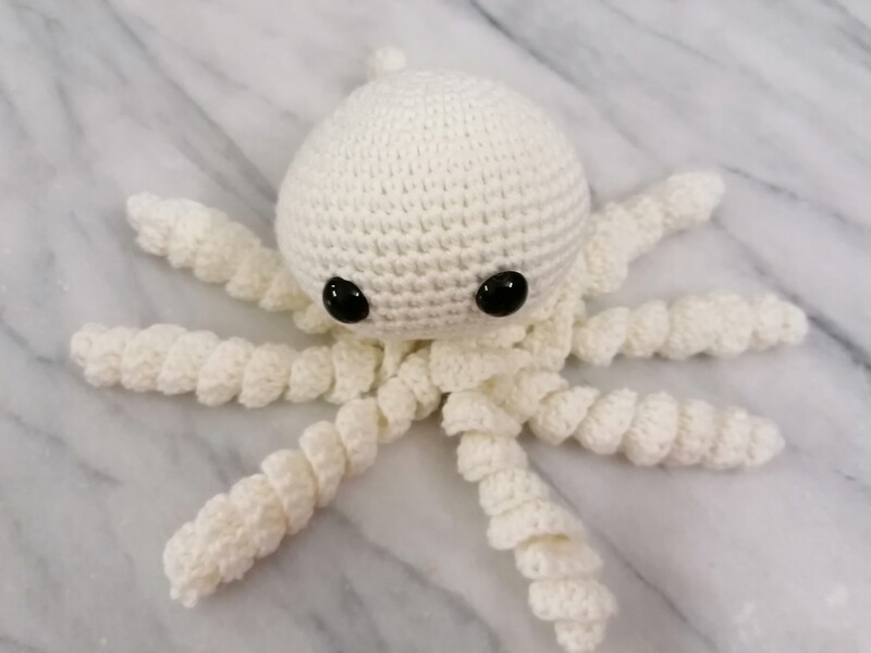 Doudou Pieuvre couleur Blanc Neige, avec hochet, FAIT MAISON!!!