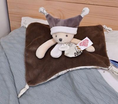 Doudou ours marron, 1 doudou 3 histoires