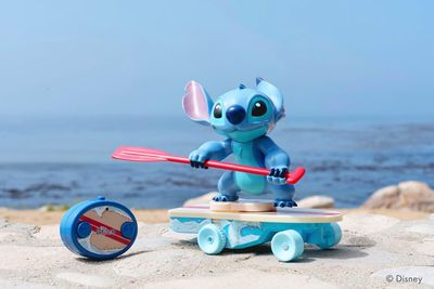 Jada - Stitch Surfer RC - Véhicule de 25cm radiocommandé - Tourne à 360 degrés -