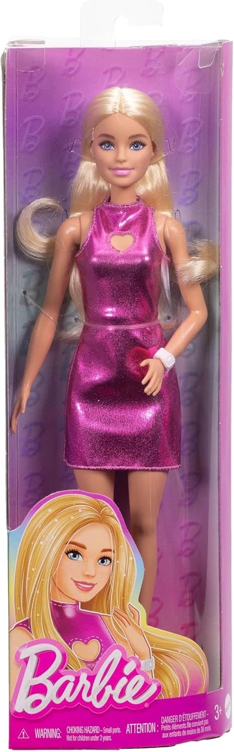 Barbie Fashionistas Poupée avec cheveux blonds, portant une mini-robe rose métallique avec cœur ajouré, un bracelet blanc et des talons