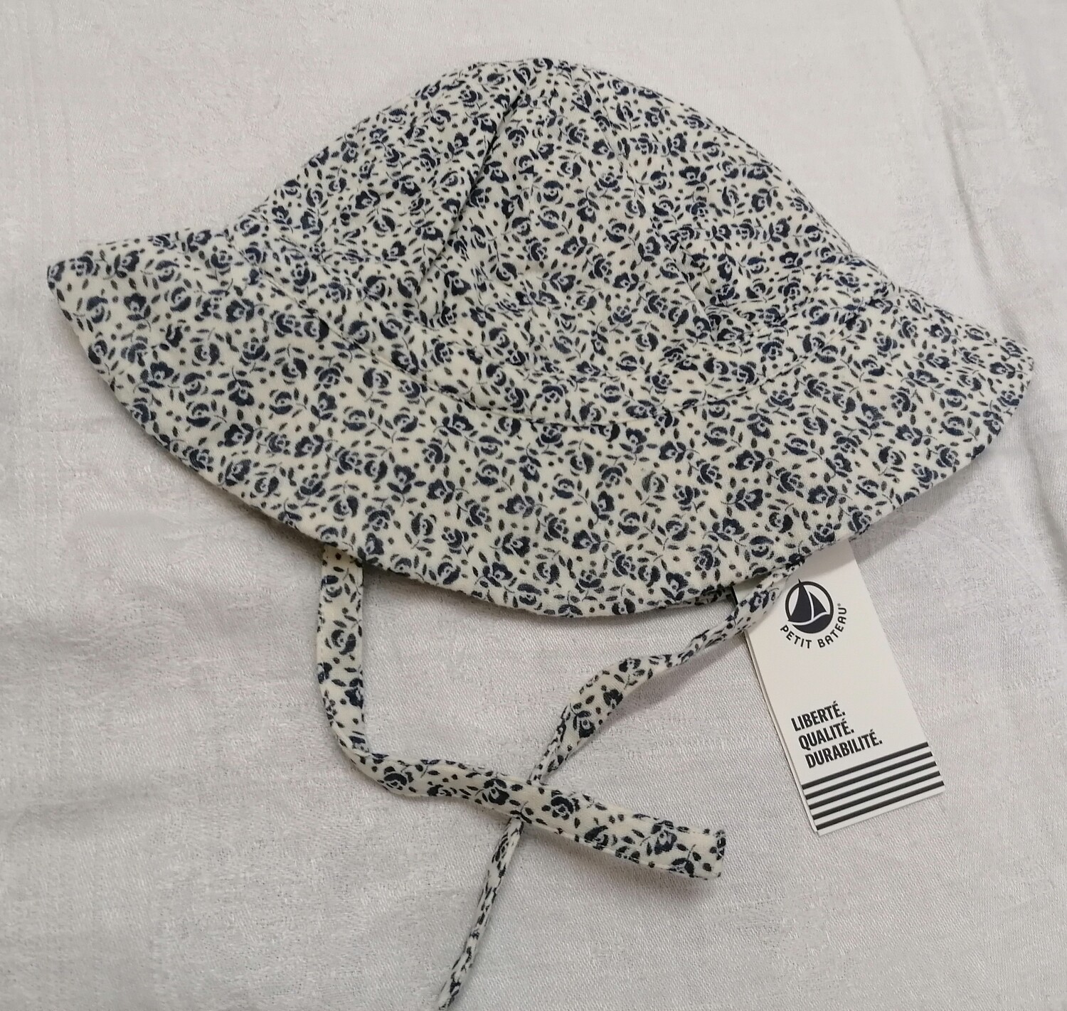 Petit Bateau  Chapeau Capeline en gaze de coton fleurs bleues bébé fille