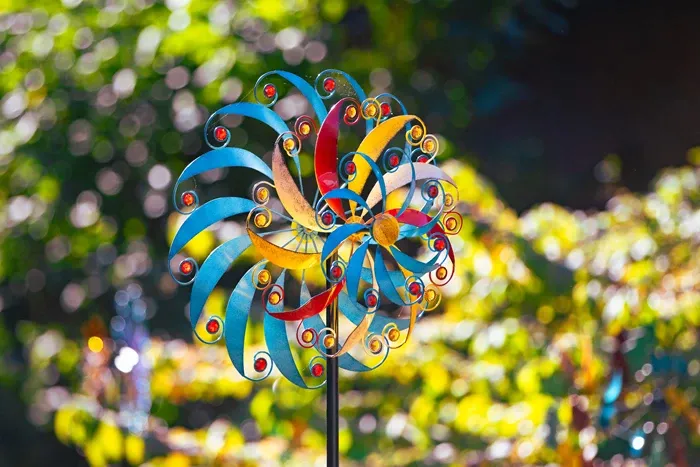 Éolienne tourniquet Wind Spinner Aero Spin Triple métal, Ø 50 cm, h. 197 cm, 2 rotors, ancrage au sol