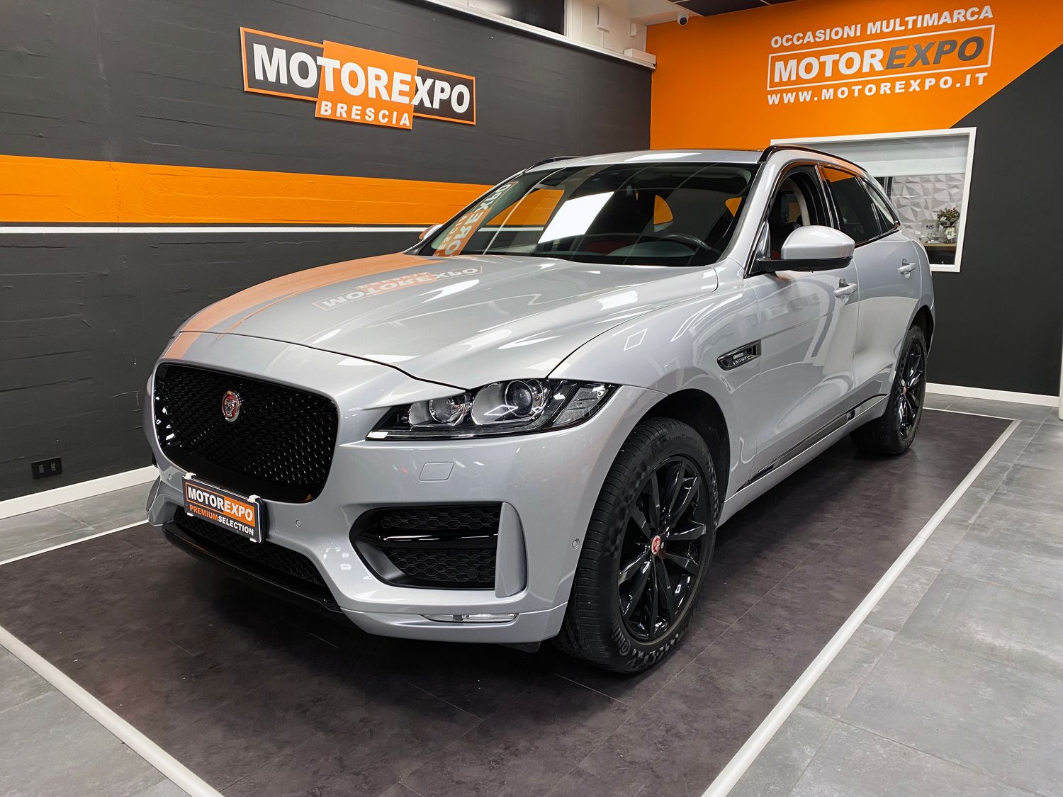 Jaguar F-Pace 25d 2.0 i4 R-Sport Awd 4x4 240cv Automatica my18