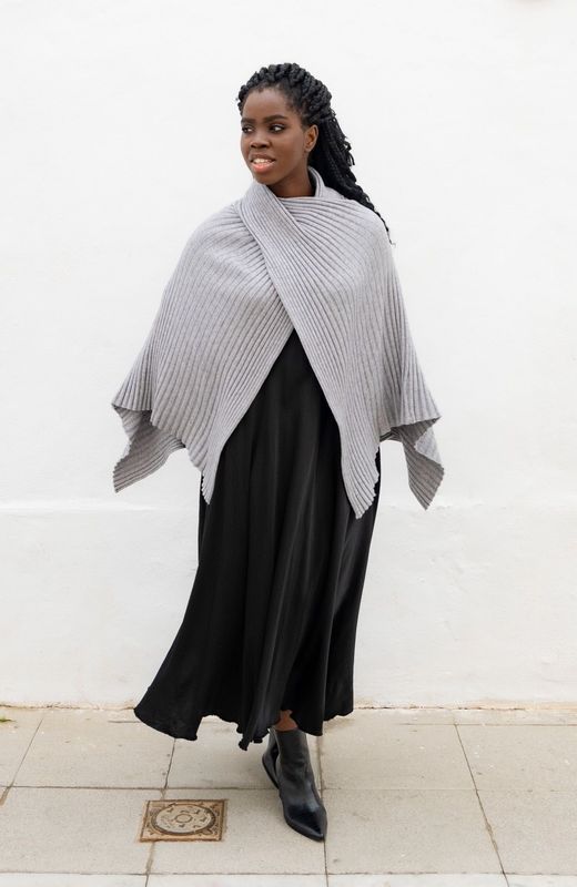 Knitted Poncho grey