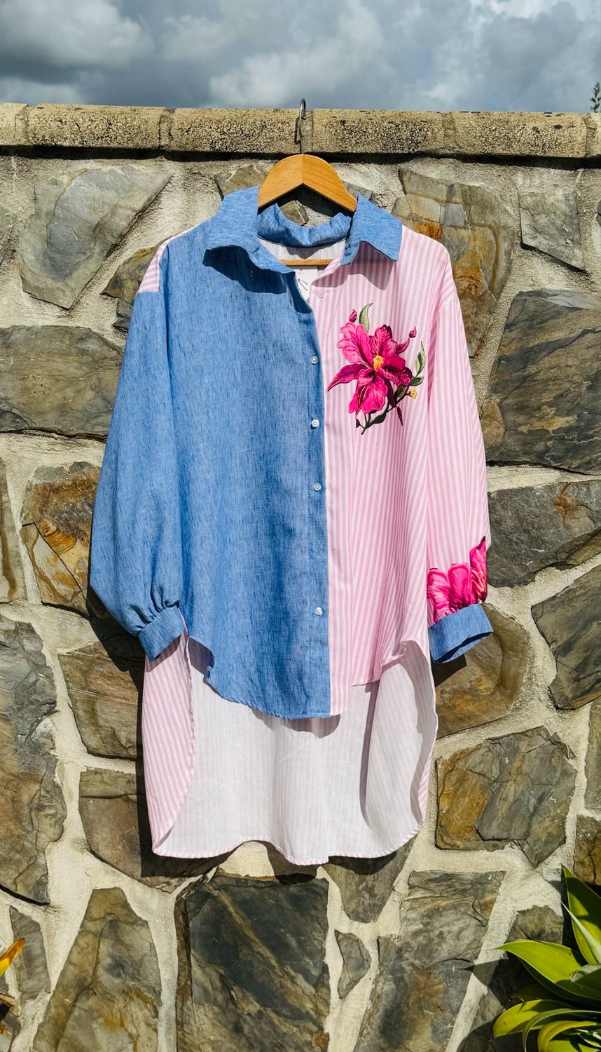 Bluse mit Hibiskus