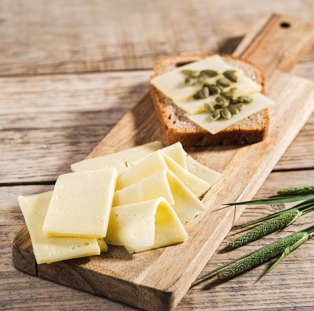 Сыр Монтазио молодой из коровьего молока 55%, Эко-ферма "Рябинки", 150 г