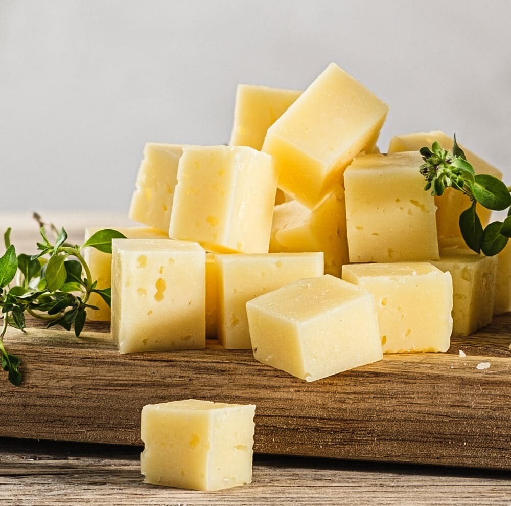 Сыр Монтазио выдержанный 12 месяцев из коровьего молока 55%, Эко-ферма "Рябинки", 200 г
