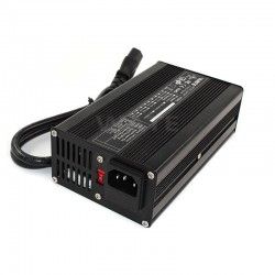Caricabatterie 12V per batterie litio SH LITHIUM ITALIA Caricabatterie 12V per batterie litio SH LITHIUM ITALIA