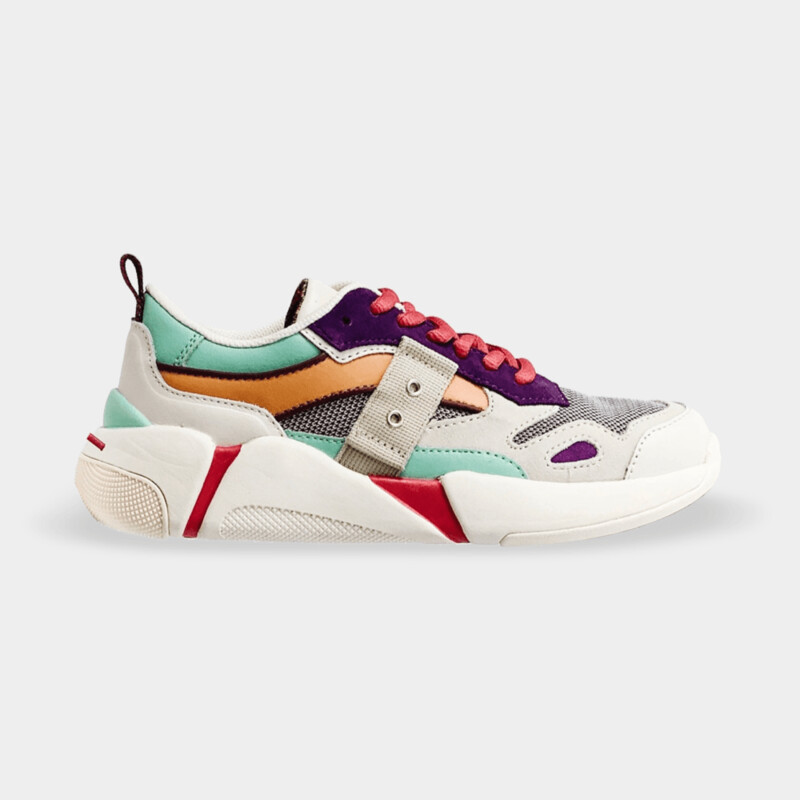 Sports shoes