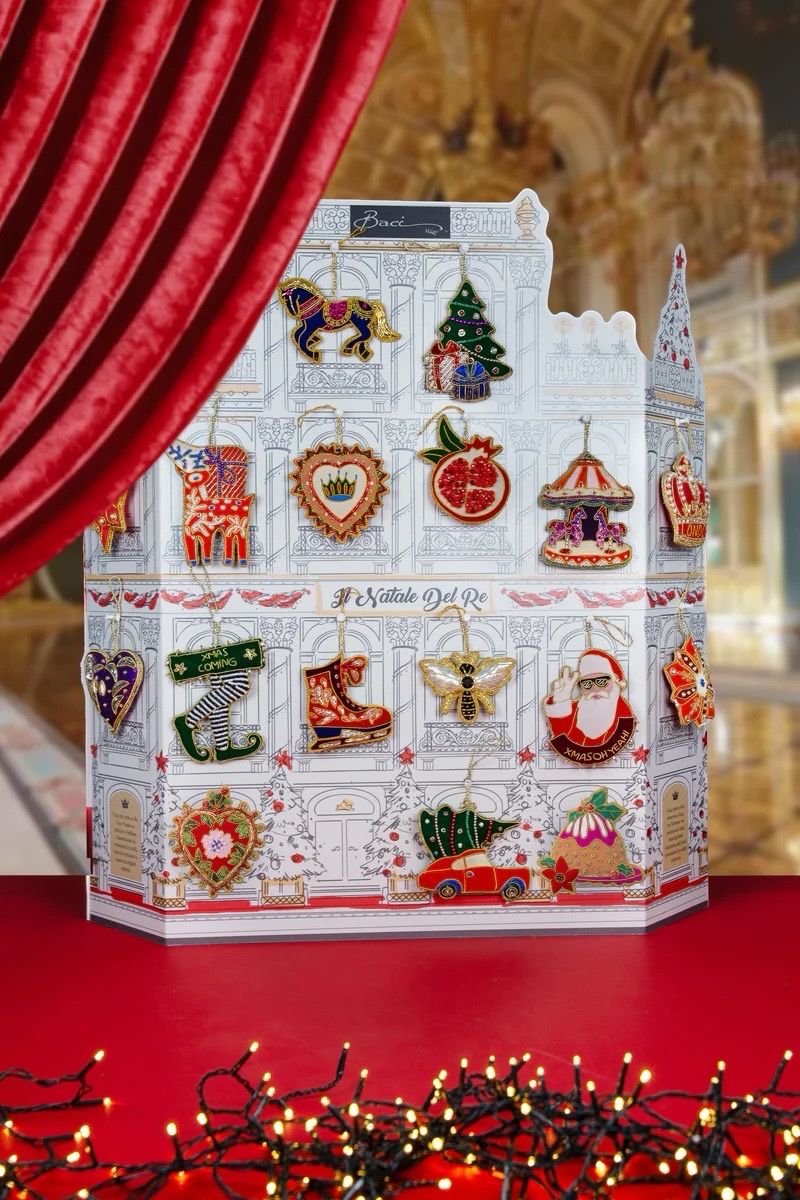 Il Natale del Re - decorazioni da appendere ricamate a mano + fantasie - Baci Milano
