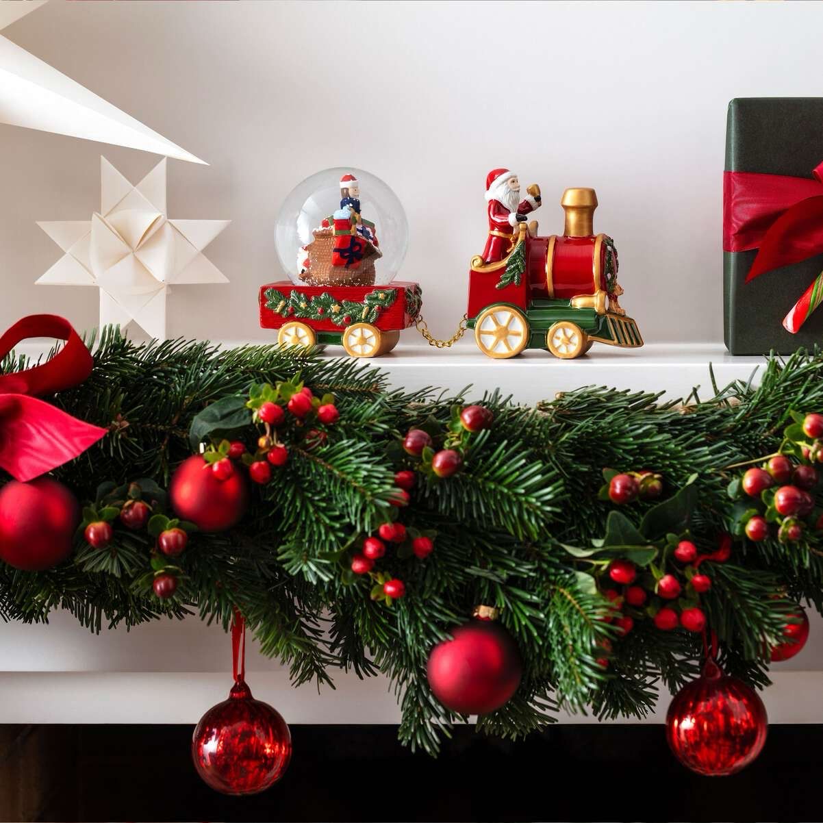 Christmas Toys - treno con palla di neve 