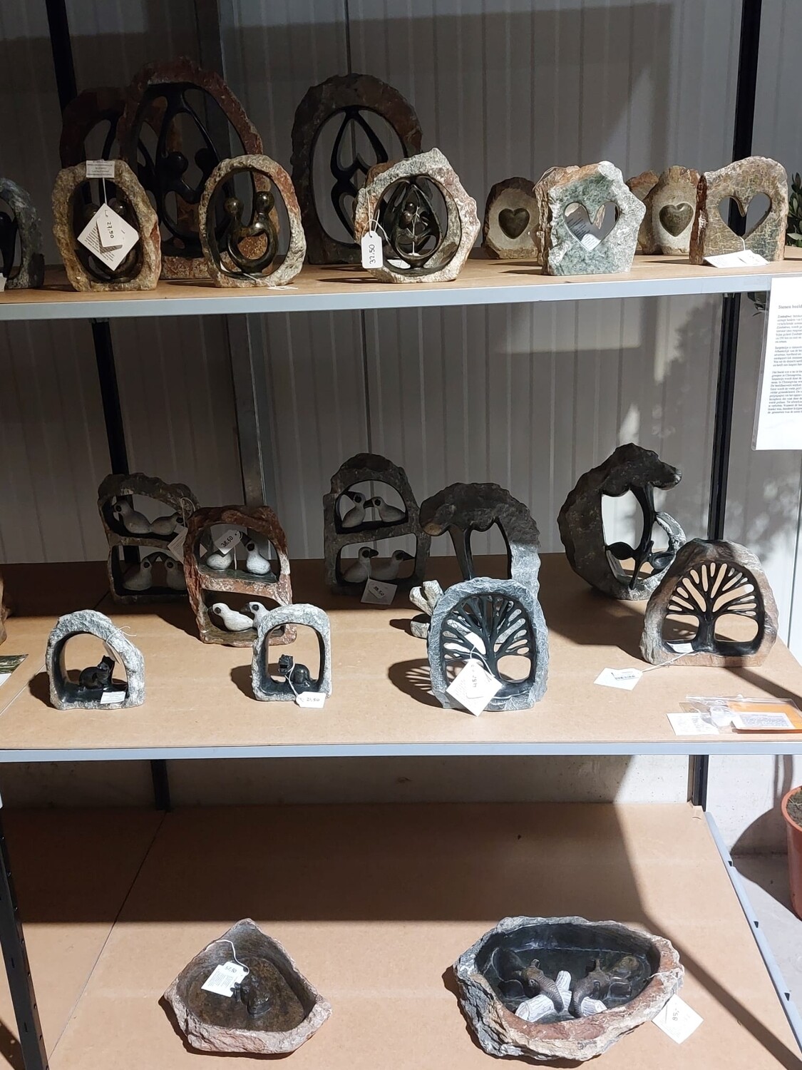 Verschillende soorten fairtrade beelden vanaf €12,50 OP=OP
