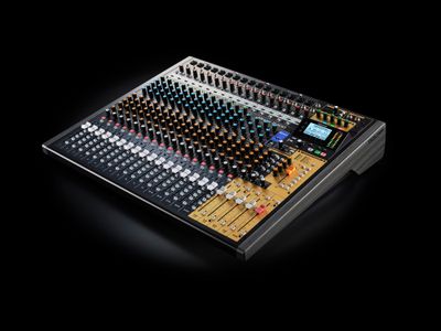 Tascam Model 2400 (24軌旗艦類比錄音控制台及現場混音器，附帶音頻介面  )