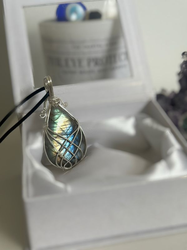 Wire Wrapped Labradorite Pendant
