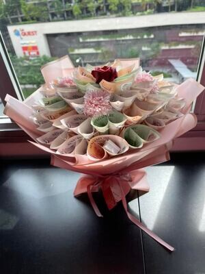 MD09 Money with roses bouquet + LED