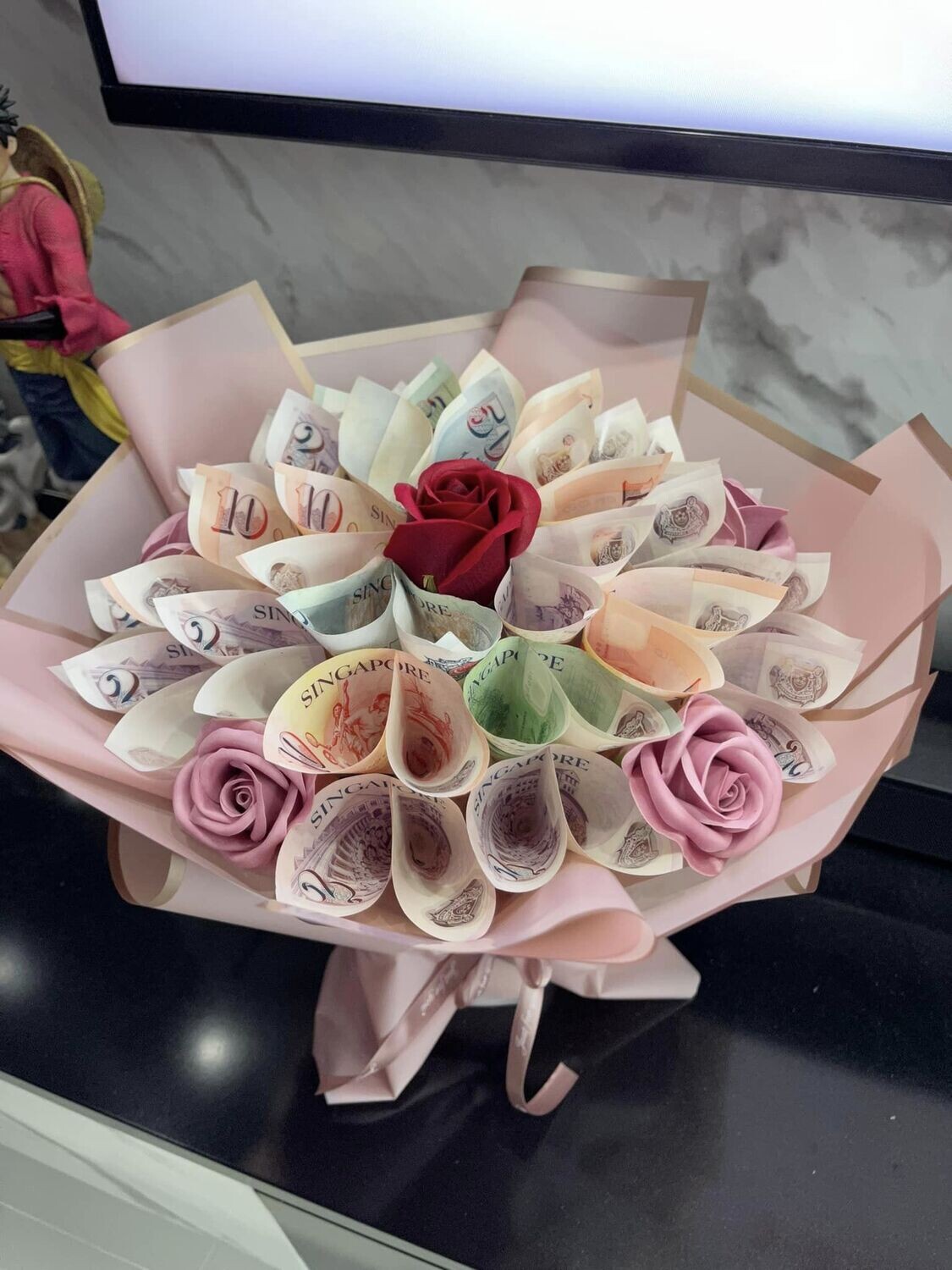 MD09 Money with roses bouquet + LED