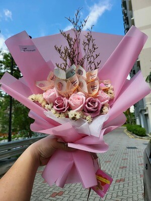 Money with roses bouquet + LED