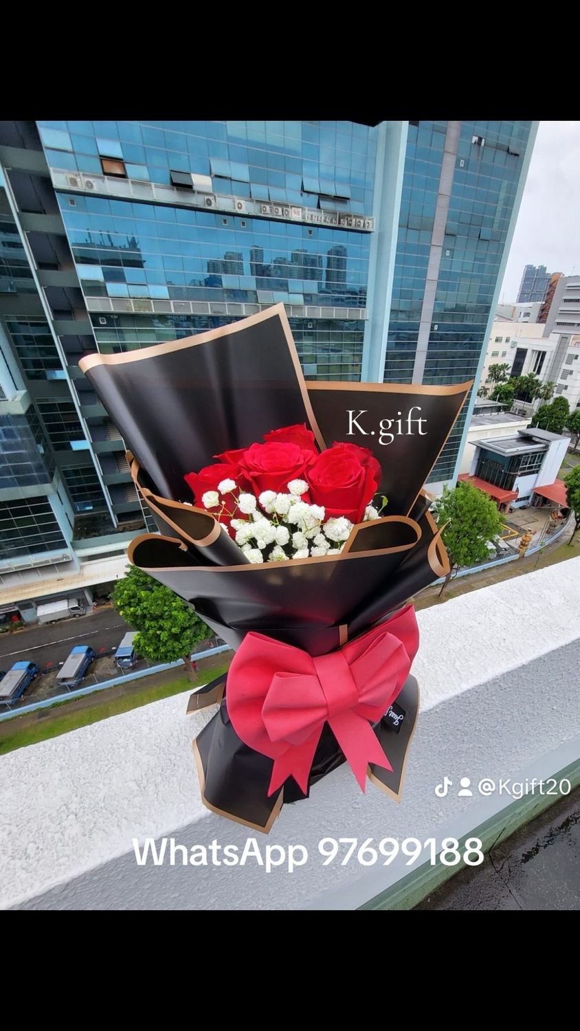 6 Stalks Fresh Roses bouquet