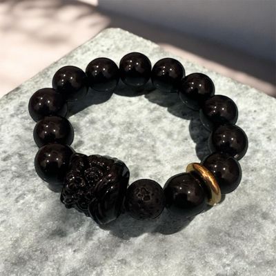 Elegant Black Beaded Bracelet with Silver Accents and Gift Box Packaging for Stylish Accessory in Luxurious Design