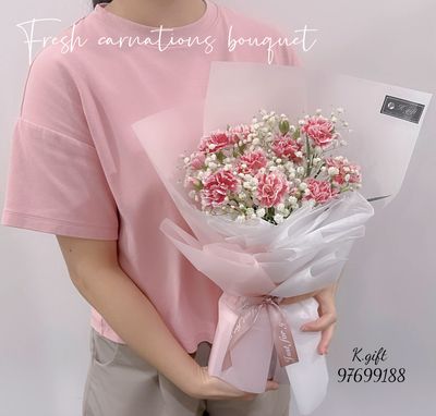 Fresh carnation with baby breath bouquet