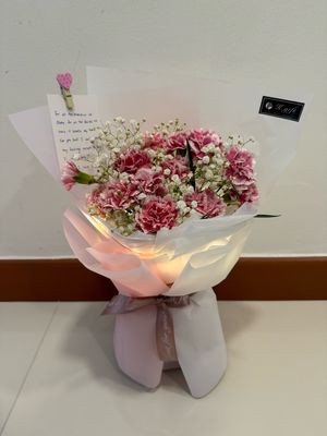 Fresh carnation with baby breath bouquet