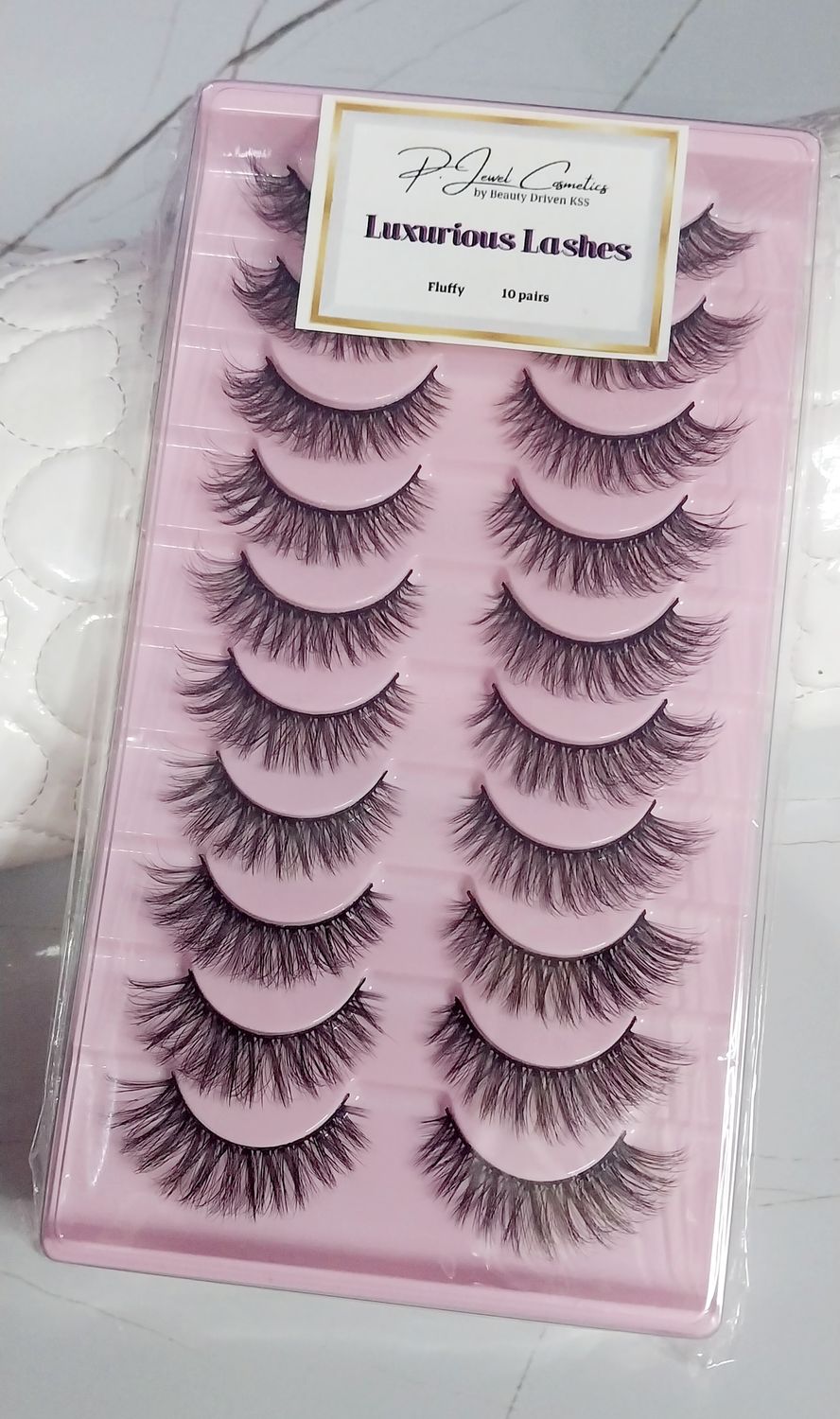 Luxurious Lashes 10 pairs in  Fluffy