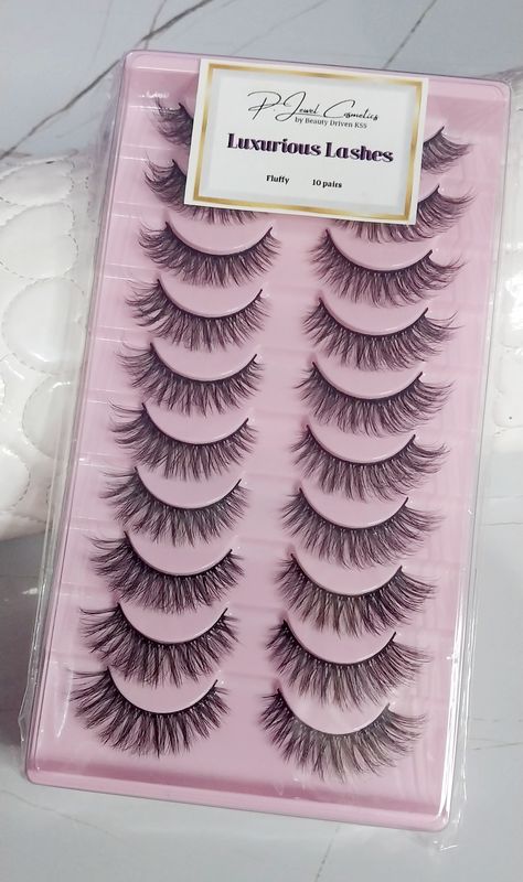 Luxurious Lashes 10 pairs in  Fluffy