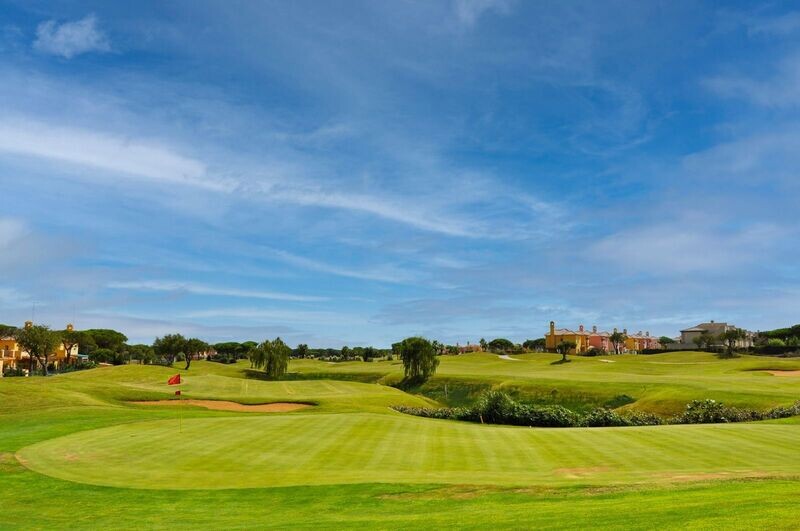 Cadiz Pass Spezial- 7 Tage Unlimited Golf - 3 Plätze
La Estancia - Golf Campano - Sancti Petri Hills
Jeder Platz mindestens 2 x 18 Loch spielen - XRY169 - Cadiz Pass Spezial- 7 Tage Unlimited Golf - 3 Plätze
La Estancia - Golf Campano - Sancti Petri Hills
Jeder Platz mindestens 2 x 18 Loch spielen - XRY169 -