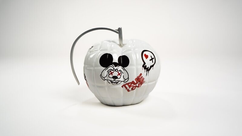 APPLE WHITE