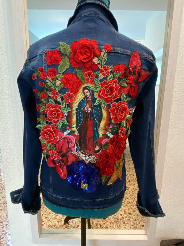 Chaqueta de Jeans Virgen de Guadalupe con flores