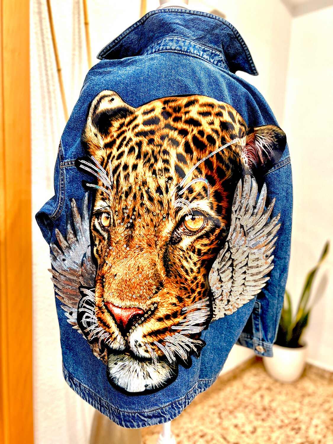 Sobrecamisa de jeans leopardo gigante con alas