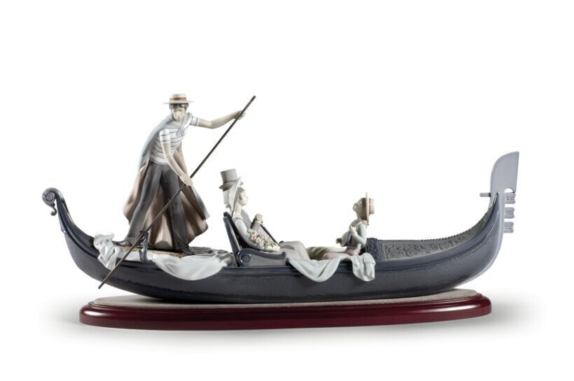 Lladro In The Gondola Couple Sculpture. Numbered Edition