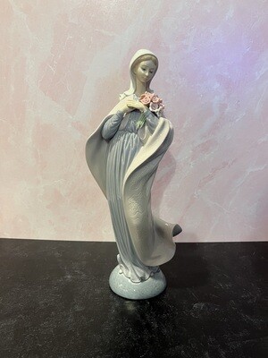 Lladro Our Lady with Flowers