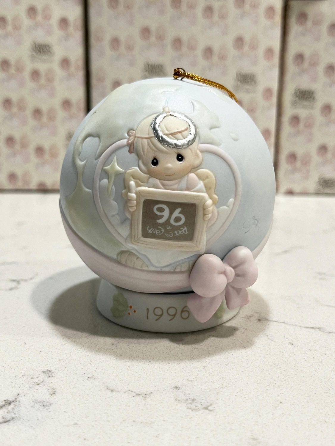 Precious Moments Peace on Earth 1996 Ball Ornament #183350