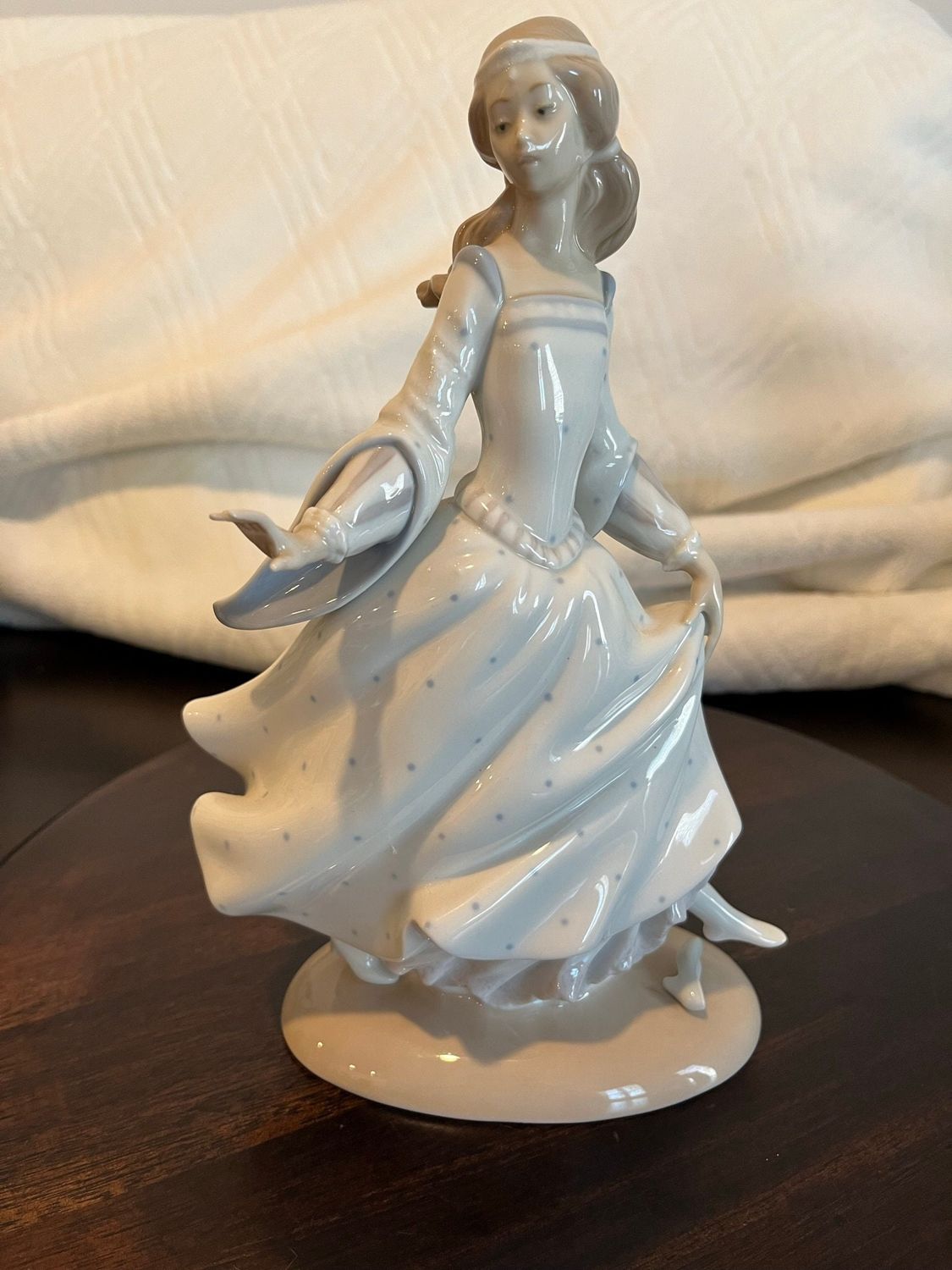 Lladro Lost Slipper #4828