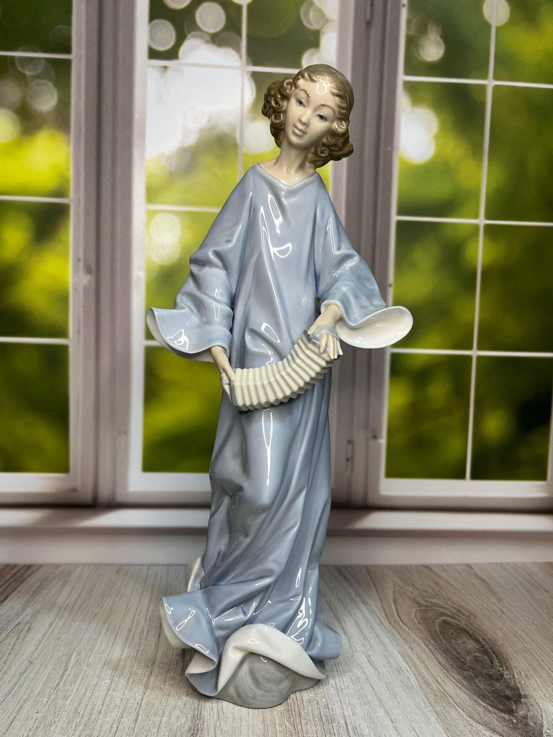 Lladro Angel with Accordion #1323