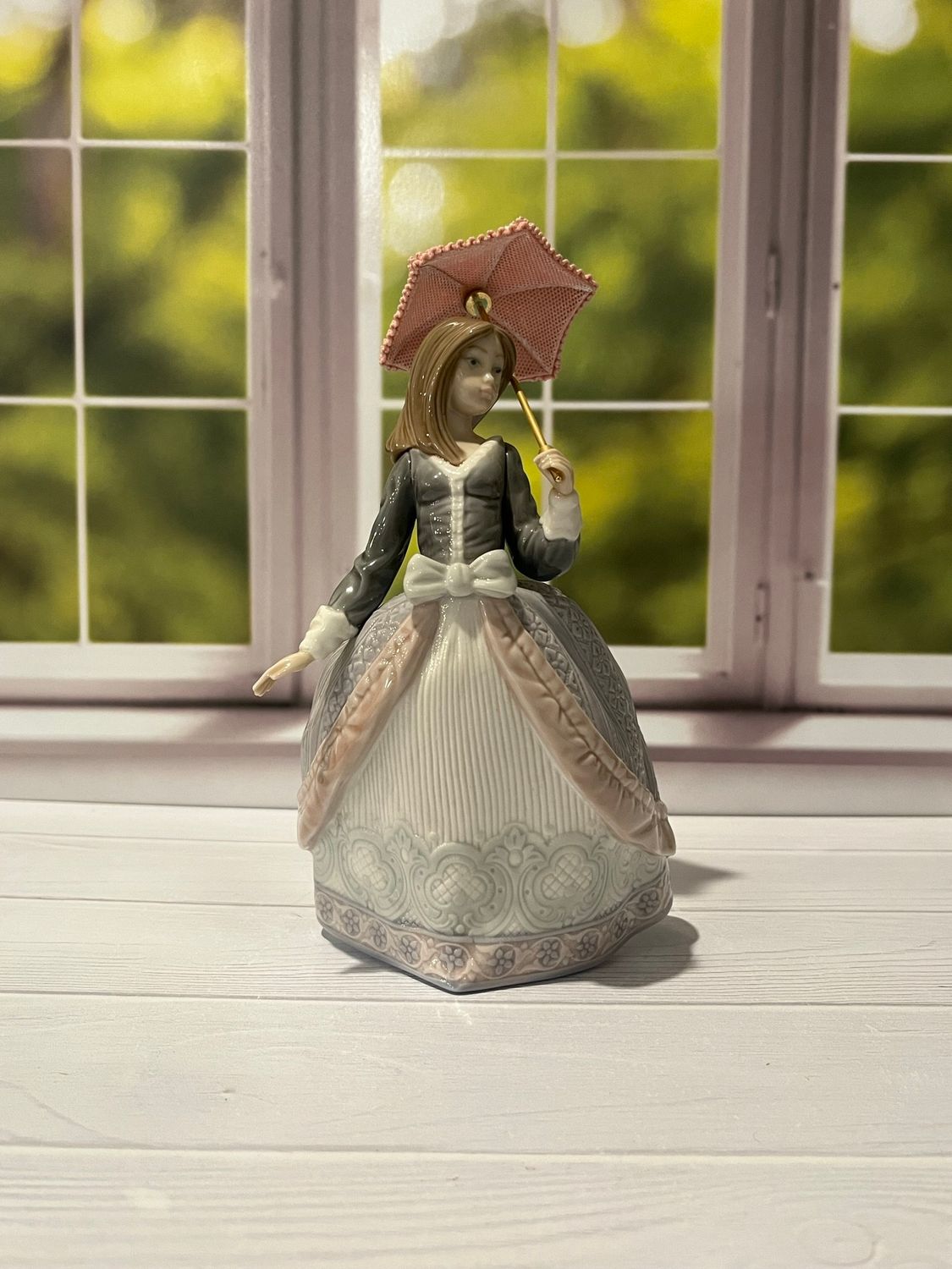 Lladro Angela-Umbrella Lady #5211