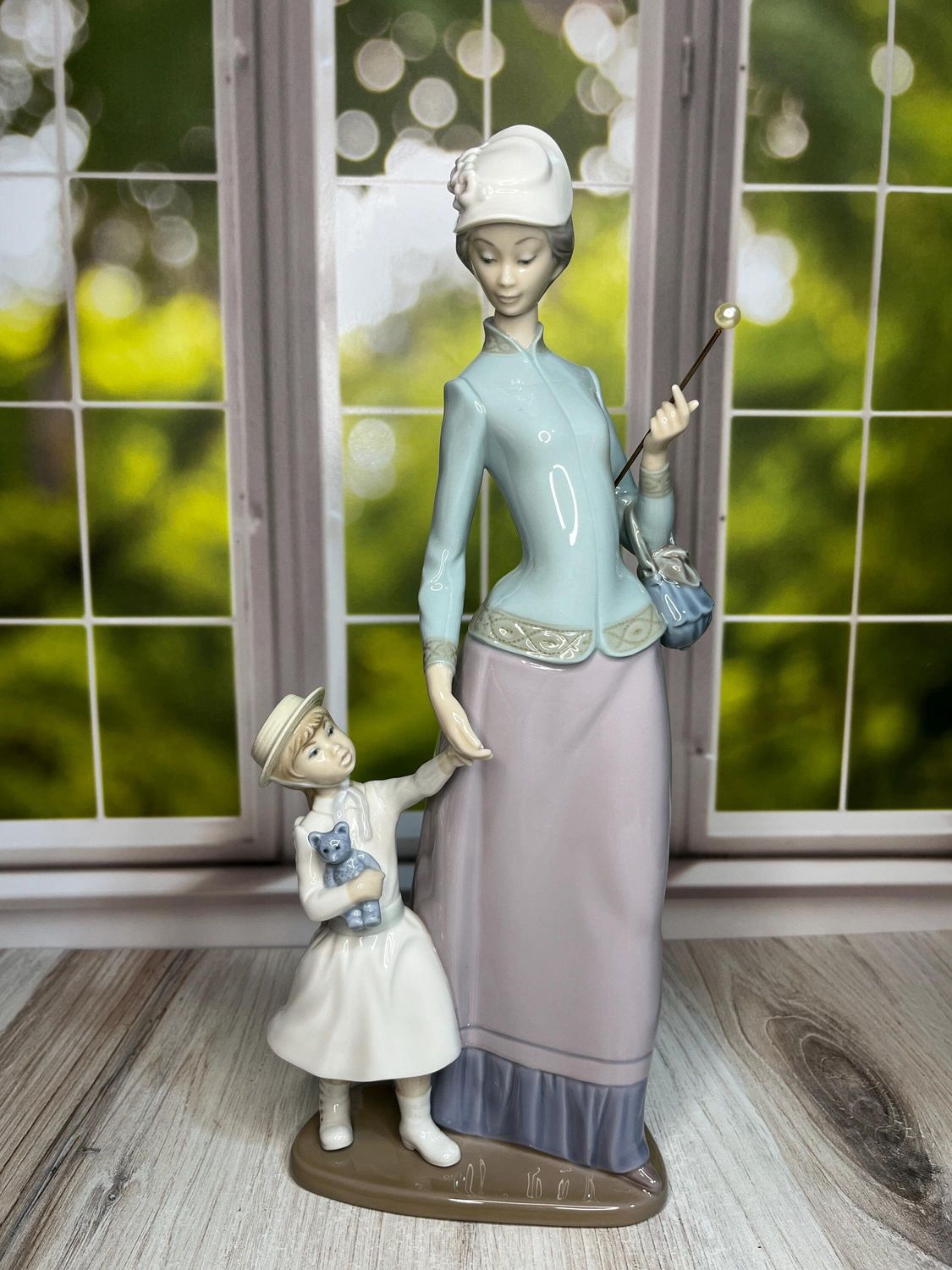 Lladro Lady with Girl #1353