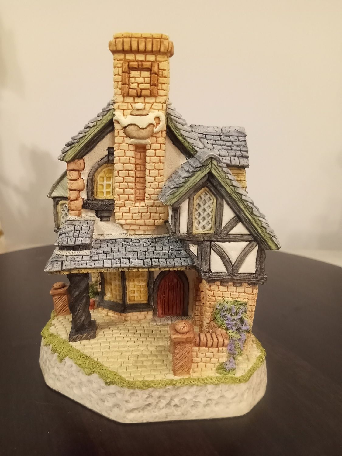 David Winter Cottage&#39;s The Tartan Teahouse