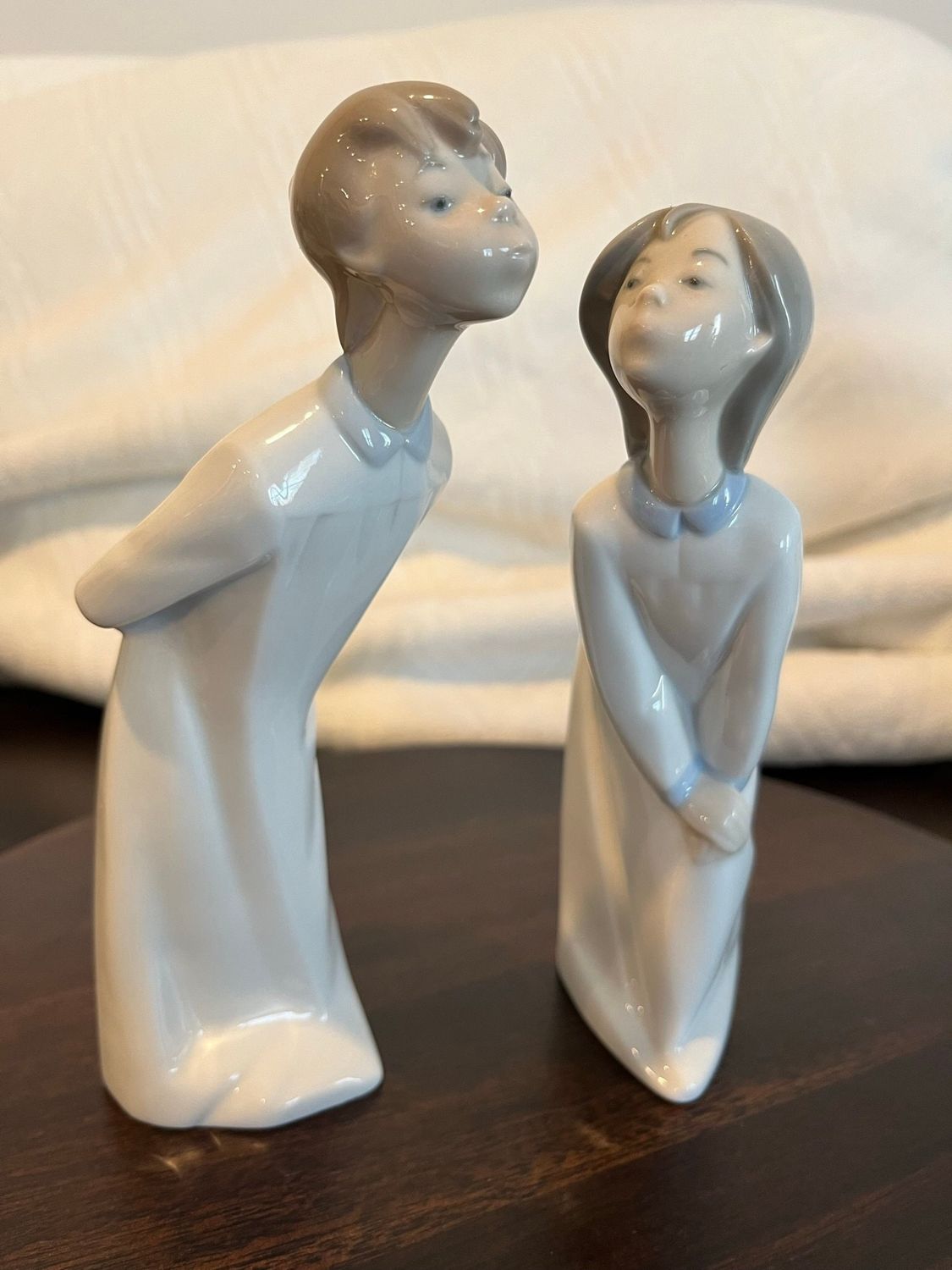 Lladro Boy and Girl Kissing Set #4869 &amp; 4873