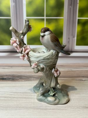 Lladro Bird in Nest #1299 Lladro Bird in Nest #1299