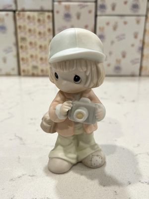 Precious Moments Focusing in on Those Precious Moments #C0018 Precious Moments Focusing in on Those Precious Moments #C0018