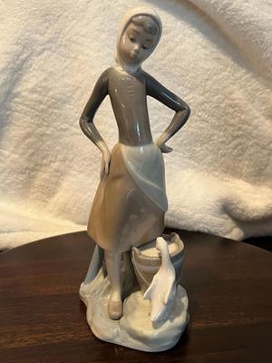 Lladro "Girl with Milk Pail" #4682 Lladro "Girl with Milk Pail" #4682