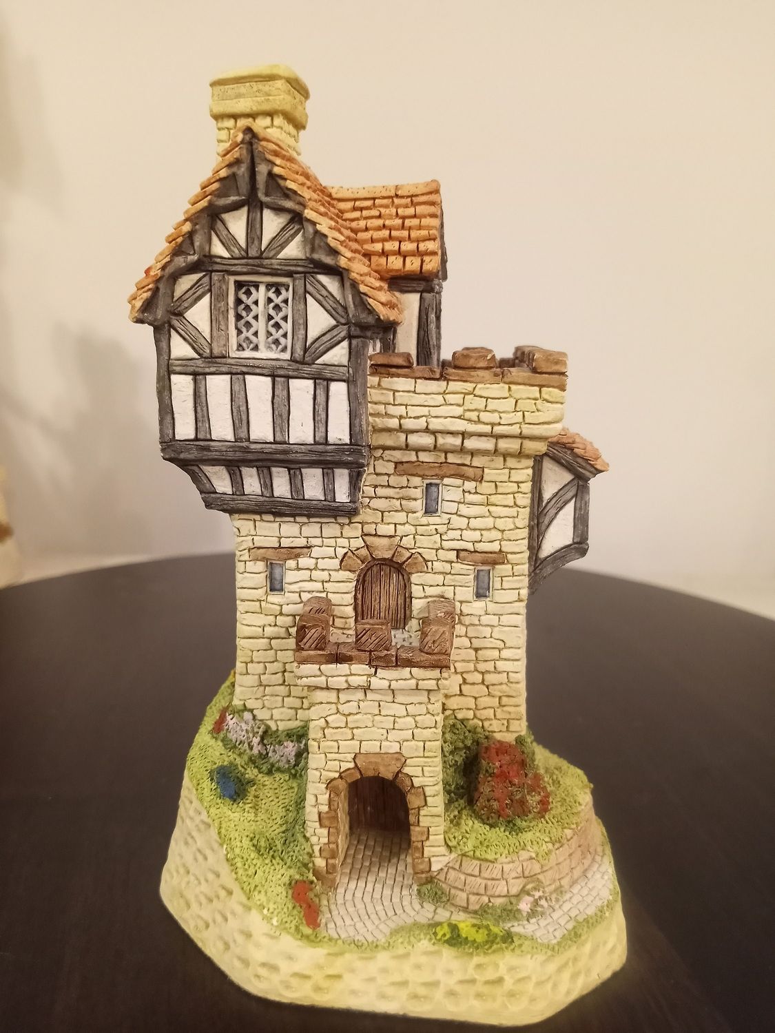 David Winter Cottage&#39;s Knight&#39;s Castle