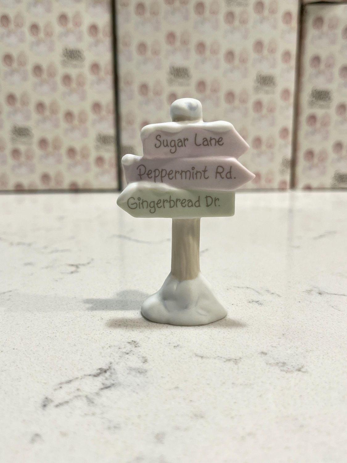 Precious Moments Sugar Town Street Sign Figure #532185