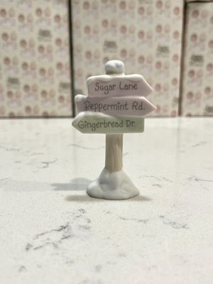 Precious Moments Sugar Town Street Sign Figure #532185